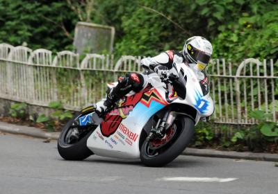 TT2014: McGuinness sets 117mph lap on electric bike