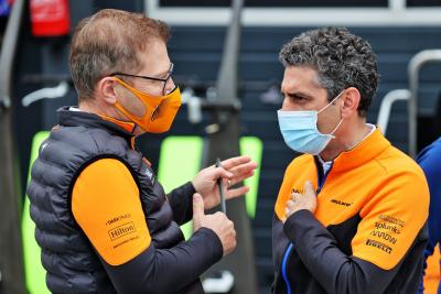 (L ke R ): Andreas Seidl, Managing Director McLaren dengan Andrea Stella (ITA) McLaren Performance
