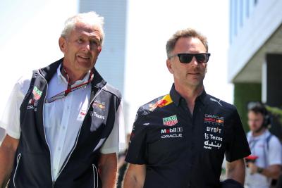 (L ke R ): Dr Helmut Marko (AUT) Konsultan Red Bull Motorsport dengan Christian Horner (GBR) Red Bull Racing Team