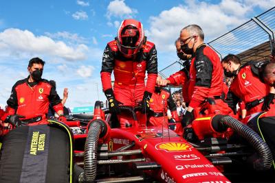 Carlos Sainz Jr ( ESP) Ferrari F1-75 di grid. Kejuaraan Dunia Formula 1, Rd 3, Grand Prix Australia, Albert Park,