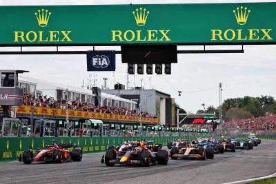 Max Verstappen (NLD) Red Bull Racing RB18 leads Charles Leclerc (MON) Ferrari F1-75 at the start of the race. Formula 1