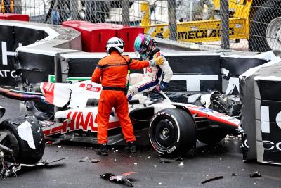 Mick Schumacher (GER) ) Haas VF-22 tersingkir dari balapan. Kejuaraan Dunia Formula 1, Rd 7, Grand Prix Monaco, Monte
