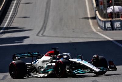 George Russell (GBR) ) Mercedes AMG F1 W13. Kejuaraan Dunia Formula 1, Rd 8, Grand Prix Azerbaijan, Sirkuit Jalanan Baku,