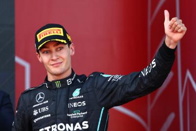 Tempat ketiga George Russell (GBR) Mercedes AMG F1 W13. Kejuaraan Dunia Formula 1, Rd 8, Grand Prix Azerbaijan, Jalan Baku