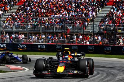 Sergio Perez (MEX) ) Red Bull Racing RB18. Kejuaraan Dunia Formula 1, Rd 9, Grand Prix Kanada, Montreal, Kanada, Race
