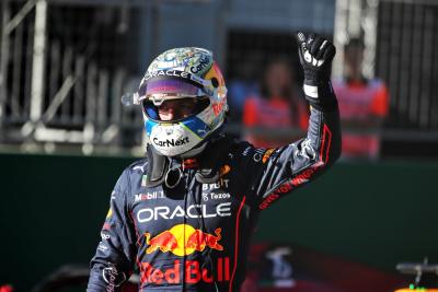 Max Verstappen (NLD) Red Bull Racing merayakan menjadi yang tercepat dalam kualifikasi di parc ferme. Kejuaraan Dunia Formula 1,