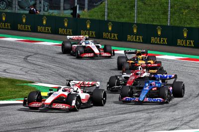 Kevin Magnussen (DEN) Haas VF-22; Fernando Alonso (ESP) Alpine F1 Team A522; and Guanyu Zhou (CHN) Alfa Romeo F1 Team C42,