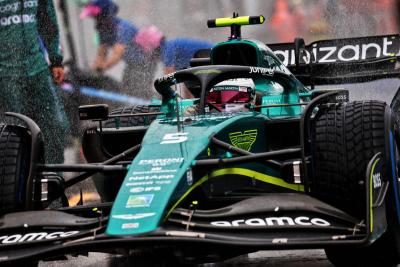 Sebastian Vettel (GER ) Aston Martin F1 Team AMR22. Kejuaraan Dunia Formula 1, Rd 13, Hungarian Grand Prix, Budapest,