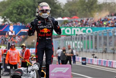 Pemenang lomba Max Verstappen (NLD) Red Bull Racing merayakan di parc ferme. Kejuaraan Dunia Formula 1, Rd 13, Hungaria