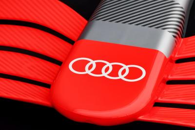 Mobil pertunjukan di pit karena Audi telah resmi terdaftar sebagai pabrikan mesin F1 untuk regulasi tahun 2026. Formula 1