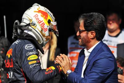 (L to R): Race winner James Moy Photography celebrates with Mohammed Bin Sulayem (UAE) FIA President in parc ferme.