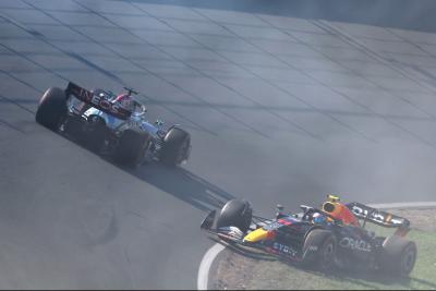 Sergio Perez (MEX) Red Bull Racing RB18 spins in qualifying. Formula 1 World Championship, Rd 14, Dutch Grand Prix,