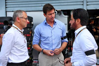 (L ke R ): Stefano Domenicali (ITA) Presiden dan CEO Formula Satu dengan Toto Wolff (GER) Pemegang Saham Mercedes AMG F1 dan