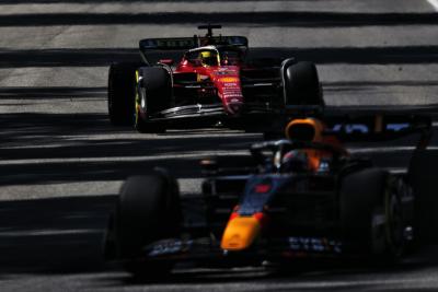Charles Leclerc (MON) Ferrari F1-75 follows Max Verstappen (NLD) Red Bull Racing RB18. Formula 1 World Championship, Rd