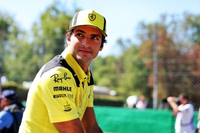 Carlos Sainz Jr ( ESP) Ferrari di parade pembalap. Kejuaraan Dunia Formula 1, Rd 16, Grand Prix Italia, Monza,