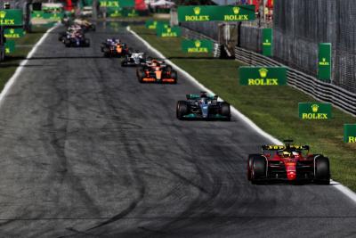 Charles Leclerc (MON) Ferrari F1-75 leads at the start of the race. Formula 1 World Championship, Rd 16, Italian Grand