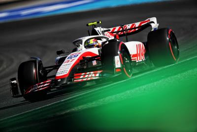 Mick Schumacher (GER ) Haas VF-22. Kejuaraan Dunia Formula 1, Rd 16, Grand Prix Italia, Monza, Italia, Hari Balapan. -
