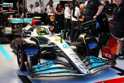 Lewis Hamilton (GBR) Mercedes AMG F1 W13. Formula 1 World Championship, Rd 17, Singapore Grand Prix, Marina Bay Street