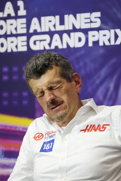 Guenther Steiner (ITA) ) Ketua Tim F1 Haas dalam Konferensi Pers FIA. Kejuaraan Dunia Formula 1, Rd 17, Singapura