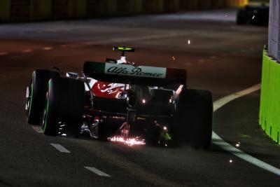 Guanyu Zhou (CHN) Alfa Romeo F1 Team C42 sends sparks flying. Formula 1 World Championship, Rd 17, Singapore Grand Prix,