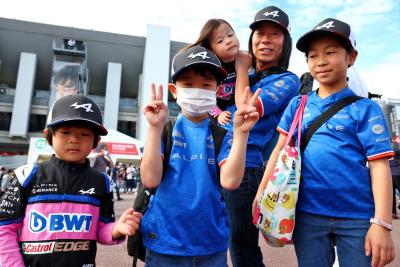 Circuit atmosphere - fans. Formula 1 World Championship, Rd 18, Japanese Grand Prix, Suzuka, Japan, Qualifying Day. -