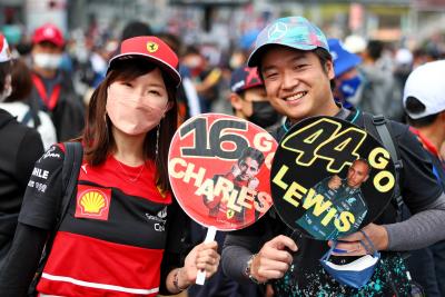 Circuit atmosphere - fans. Formula 1 World Championship, Rd 18, Japanese Grand Prix, Suzuka, Japan, Qualifying Day. -