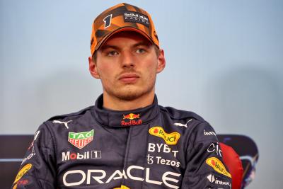 Max Verstappen (NLD) ) Red Bull Racing di konferensi pers pasca kualifikasi FIA. Kejuaraan Dunia Formula 1, Rd 18,