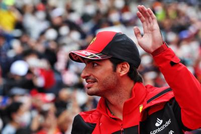 Carlos Sainz Jr ( ESP) Ferrari di parade pembalap. Kejuaraan Dunia Formula 1, Rd 18, Grand Prix Jepang, Suzuka,