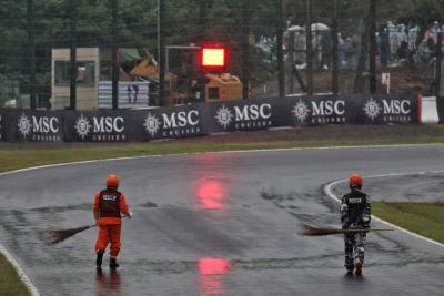 Circuit atmosphere - race stopped - marshals on circuit. Formula 1 World Championship, Rd 18, Japanese Grand Prix, Suzuka,