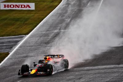 Max Verstappen (NLD) Red Bull Racing RB18. Formula 1 World Championship, Rd 18, Japanese Grand Prix, Suzuka, Japan, Race