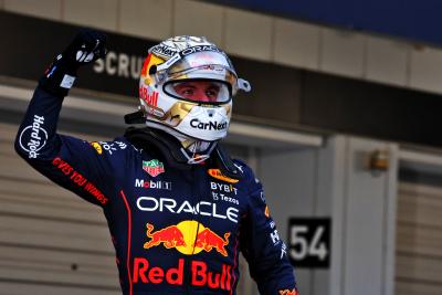 Pemenang lomba Max Verstappen (NLD) Red Bull Racing merayakan di parc ferme. Kejuaraan Dunia Formula 1, Rd 18, Jepang
