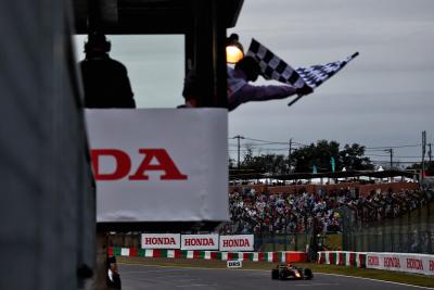 Race winner Max Verstappen (NLD) Red Bull Racing RB18 takes the chequered flag at the end of the race. Formula 1 World