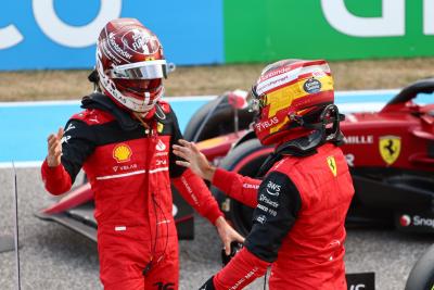 Carlos Sainz Jr ( ESP) Ferrari F1-75 dan Charles Leclerc (MON) Ferrari. Kejuaraan Dunia Formula 1, Rd 19, Amerika Serikat