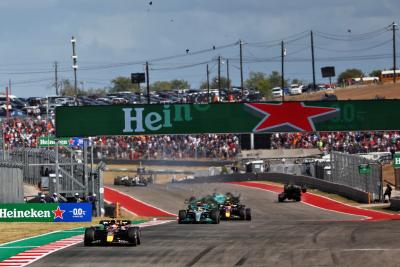 Max Verstappen (NLD) Red Bull Racing RB18 leads as Lance Stroll (CDN) Aston Martin F1 Team AMR22 and Fernando Alonso (ESP)