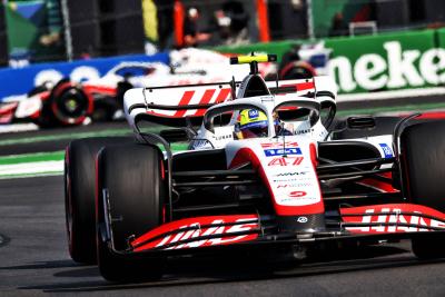 Mick Schumacher (GER ) Haas VF-22. Kejuaraan Dunia Formula 1, Rd 20, Grand Prix Meksiko, Mexico City, Mexico, Qualifying