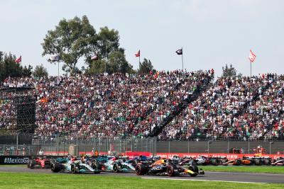 Max Verstappen (NLD) Red Bull Racing RB18 leads at the start of the race. Formula 1 World Championship, Rd 20, Mexican