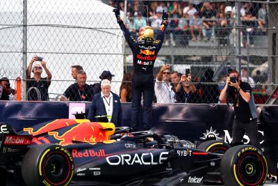 Tempat pertama Max Verstappen (NLD) Red Bull Racing RB18. Kejuaraan Dunia Formula 1, Rd 20, Grand Prix Meksiko, Mexico City,
