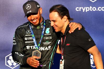 (Kiri ke R ): Lewis Hamilton (GBR) Mercedes AMG F1 bersama Felipe Massa (BRA) Presiden Komisi Pembalap FIA di Sprint parc