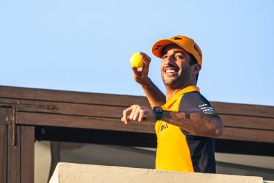 Daniel Ricciardo (AUS ) McLaren. Kejuaraan Dunia Formula 1, Rd 22, Grand Prix Abu Dhabi, Sirkuit Yas Marina, Abu Dhabi,