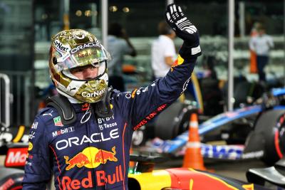Max Verstappen (NLD ) Red Bull Racing merayakan pole position-nya di kualifikasi parc ferme. Formula 1 World Championship,