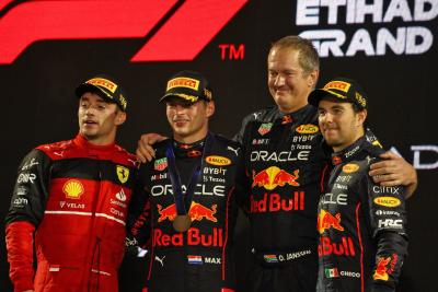 Podium (L ke Kanan): Charles Leclerc (MON) Ferrari, kedua; Max Verstappen (NLD) Red Bull Racing, pemenang balapan; Olaf Janssen