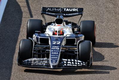Yuki Tsunoda (JPN ) AlphaTauri AT03.Pengujian Formula 1, Sirkuit Yas Marina, Abu Dhabi, Senin.- www.xpbimages.com, EMail: