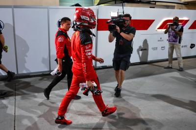 Charles Leclerc (MON ) Ferrari mundur dari balapan. Formula 1 World Championship, Rd 1, Bahrain Grand Prix, Sakhir,