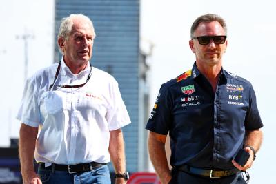 (L ke R ): Dr Helmut Marko (AUT) Konsultan Red Bull Motorsport dengan Christian Horner (GBR) Kepala Tim Red Bull Racing.
