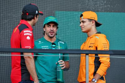 (L to R): Carlos Sainz Jr (ESP) Ferrari with Fernando Alonso (ESP) Aston Martin F1 Team and Lando Norris (GBR) McLaren on