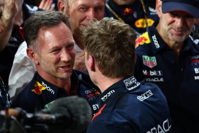 Christian Horner (GBR ) Kepala Tim Red Bull Racing dengan Max Verstappen (NLD) Red Bull Racing. Formula 1 World