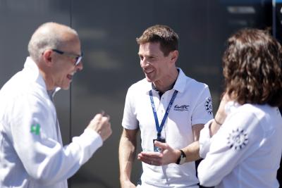 Anthony Davidson talking to Jacques