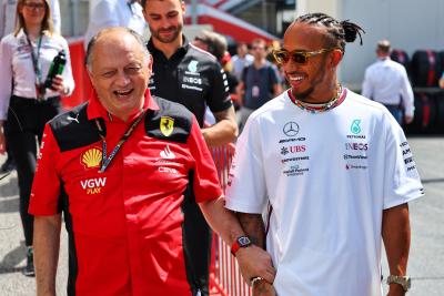 (L ke R ): Frederic Vasseur (FRA) Kepala Tim Ferrari bersama Lewis Hamilton (GBR) Mercedes AMG F1. Formula 1 Dunia