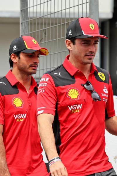 Charles Leclerc (MON ) Ferrari dan Carlos Sainz Jr (ESP) Ferrari pada parade pembalap Formula 1 World Championship, Rd