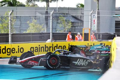 Kevin Magnussen (DEN ) Haas VF-23 berputar di sesi latihan kedua. Formula 1 World Championship, Rd 5, Miami Grand